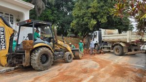 Defesa Civil de Bragança Paulista monitora danos causados por fortes chuvas e ventos na cidade.