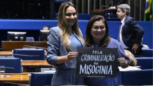 Fachada do Senado Federal em Brasília, local de aprovação do projeto de lei sobre misoginia e racismo.