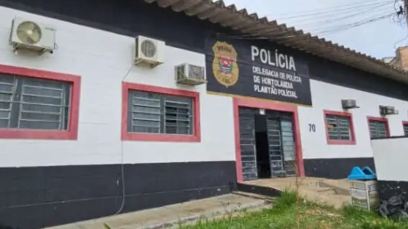 Viatura policial em rua de Hortolândia atendendo caso de violência doméstica contra mulher no Jardim Amanda.