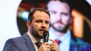 Dario Durigan, novo ministro da Fazenda, em anúncio oficial do presidente Lula durante evento em São Paulo.