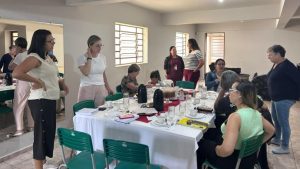 Equipe da SEMADS e parceiros em reunião de alinhamento para qualificar o acolhimento institucional.