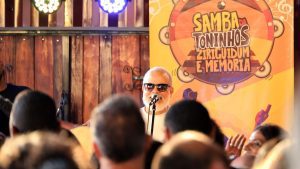 Roda de samba feminina no Samba da Toninhos em Campinas celebrando o Mês da Mulher na Sala dos Toninhos.