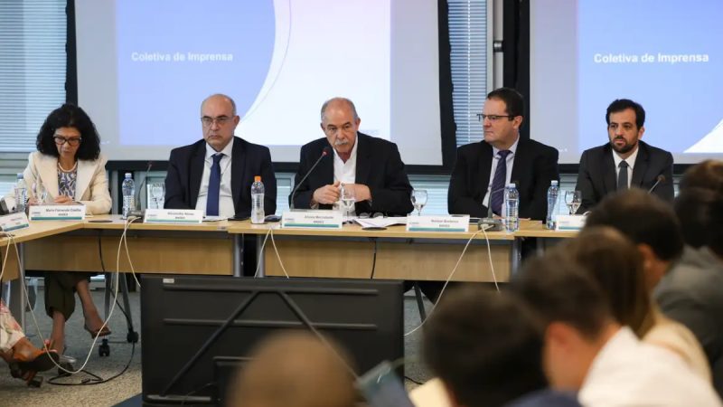 Aloizio Mercadante, presidente do BNDES, detalha nova etapa do Plano Brasil Soberano para empresas exportadoras.