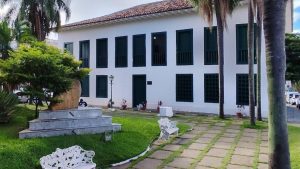 Fachada do Museu Municipal João Batista Conti em Atibaia para a exposição Peso Justo Medida Certa.