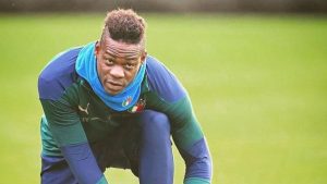 Atacante Mario Balotelli em ação, alvo de tentativa de contratação histórica pela diretoria do Guarani.