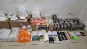 Apreensão de 30kg de drogas e prisão de seis suspeitos por tráfico em Sumaré pela Polícia Militar.