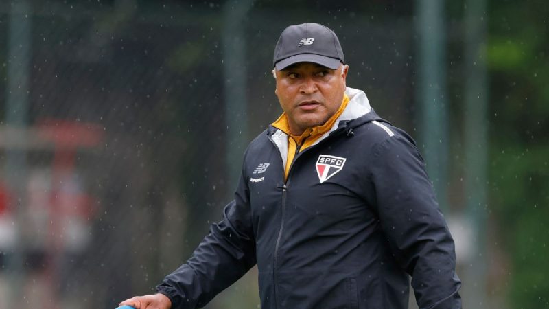 Roger Machado, técnico do São Paulo, em destaque no artigo sobre site de contagem regressiva da torcida.