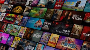 Interface da Netflix com catálogo de filmes e séries dos lançamentos de abril, destacando novas produções originais.