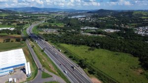 Tráfego intenso no Corredor Dom Pedro de rodovias durante feriado de Páscoa, com previsão de 755 mil veículos.