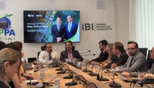 Reunião da Frente Parlamentar de Portos e Aeroportos (FPPA) discutindo modernização do Projeto de Lei 733.