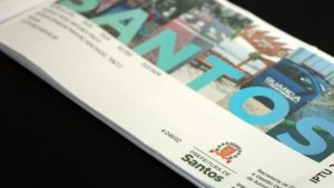 Fachada da Prefeitura de Santos representando o local de solicitação de desconto no IPTU para aposentados.