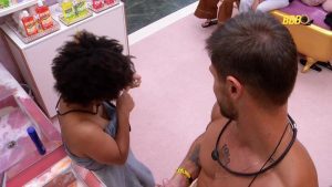 Jonas interage com Ana Paula, Milena e Samira no banheiro do BBB 26 em momento inesperado do reality.