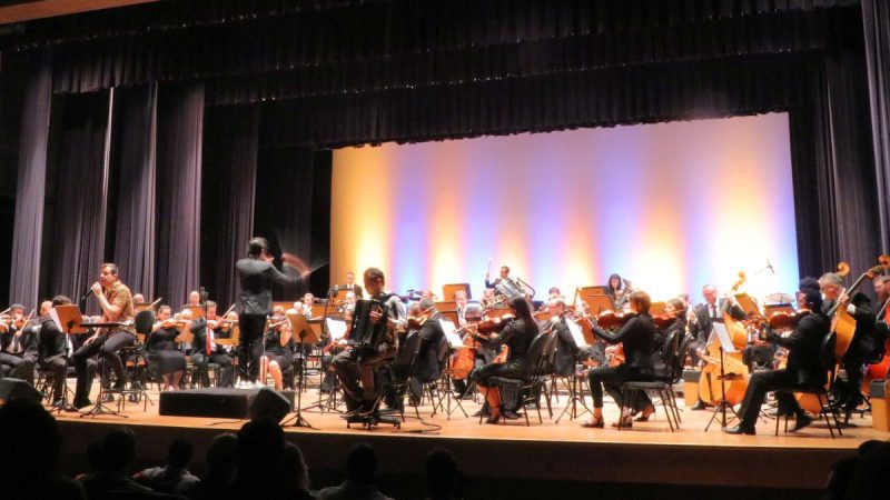 Músicos da Orquestra Sinfônica de Campinas em concerto com transmissão exclusiva pela VTV SBT.