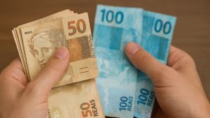 Salário médio dos brasileiros bate recorde histórico e chega a R$ 3.652