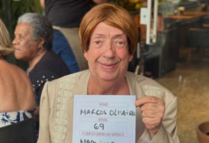 Ator Marcos Oliveira, o Beiçola, em expressão séria refletindo sobre sua saúde e entrevista à Veja.