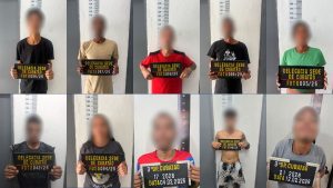 Agentes da Polícia Civil em operação contra o tráfico de drogas em Cubatão, Baixada Santista.