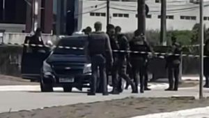 Viatura da Rota em operação policial após confronto com foragido que portava certidão de óbito falsa.