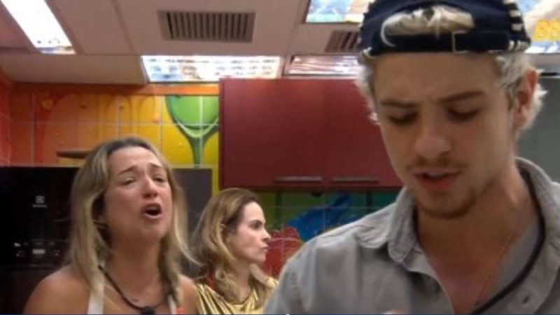 Samira e Juliano Floss discutem no BBB 26 após o rompimento da aliança e troca de xingamentos.