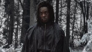 Ator Paapa Essiedu, intérprete de Severo Snape na nova série Harry Potter da HBO, em destaque.