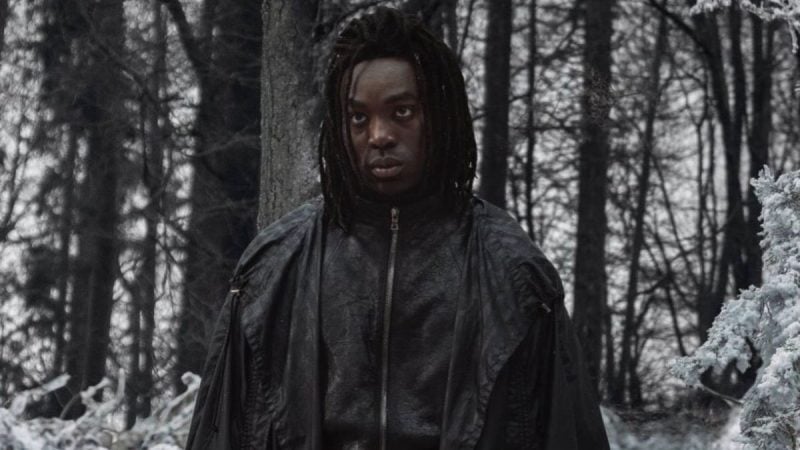 Ator Paapa Essiedu, intérprete de Severo Snape na nova série Harry Potter da HBO, em destaque.