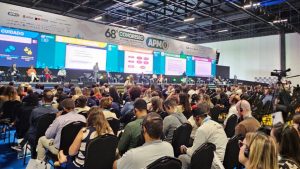 Abertura do 68º Congresso Estadual de Municípios com autoridades e gestores públicos no Distrito Anhembi.
