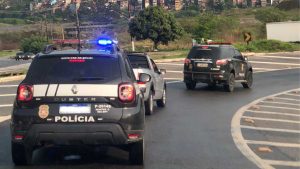 Polícia Civil de São Paulo investiga duplo homicídio em Bragança Paulista com auxílio de análise de DNA.