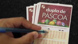 Bilhete premiado da Dupla Sena de Páscoa 2026 registrado na Lotérica Bragantina em Bragança Paulista.