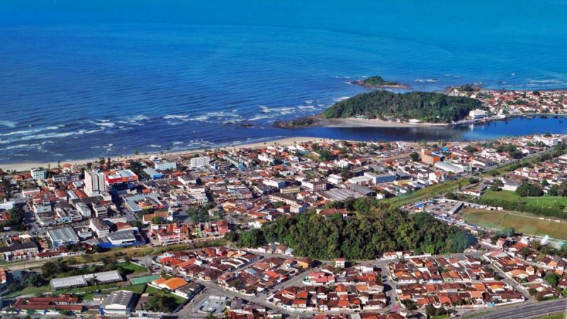Vista panorâmica de Itanhaém em celebração aos 494 anos de história, cultura e tradição no litoral de São Paulo.