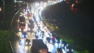 Rodovia dos Imigrantes tem congestionamento na véspera de feriado
