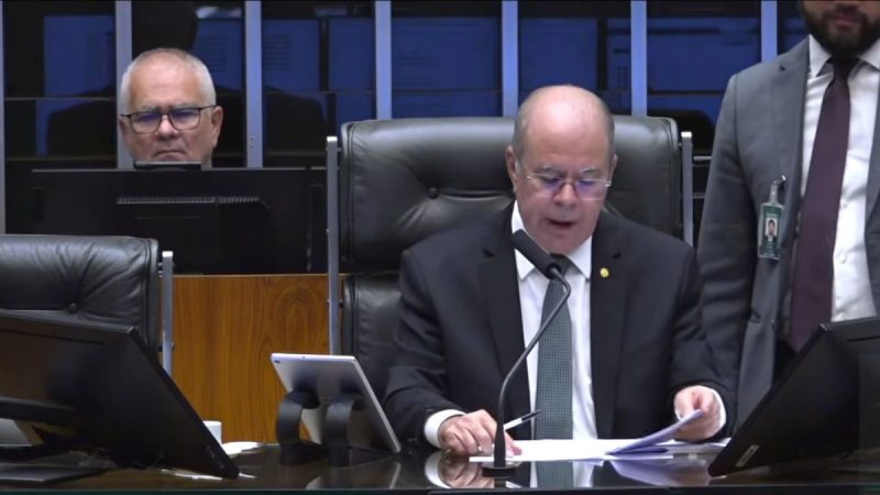 CCJ aprova fim da escala 6x1