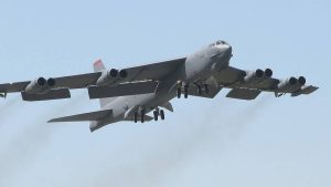 Bombardeiro estratégico B-52 Stratofortress dos EUA em operação aérea na escalada militar contra o Irã.