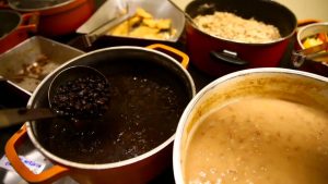 Impacto da insegurança alimentar em famílias de favelas brasileiras, destacando dados do Instituto Desiderata.