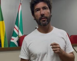 Sandro Pedroso na Câmara Municipal de Goiânia defendendo direitos dos trabalhadores ambulantes e informais.