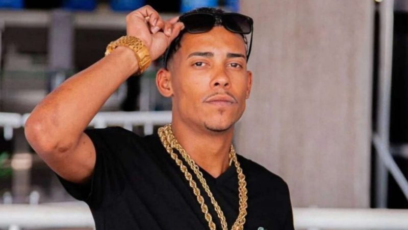 MC Poze em audiência de custódia online após prisão pela Polícia Federal na Operação Narcofluxo.