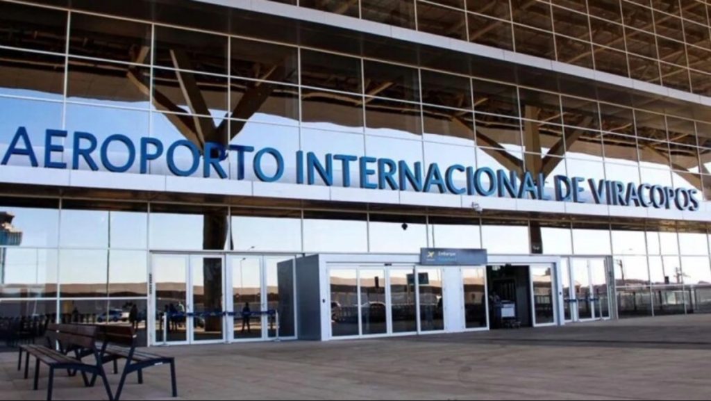 Feriado em Campinas: entrada do Aeroporto Internacional de Viracopos com movimentação intensa nos terminais durante o feriado prolongado de 7 de Setembro.