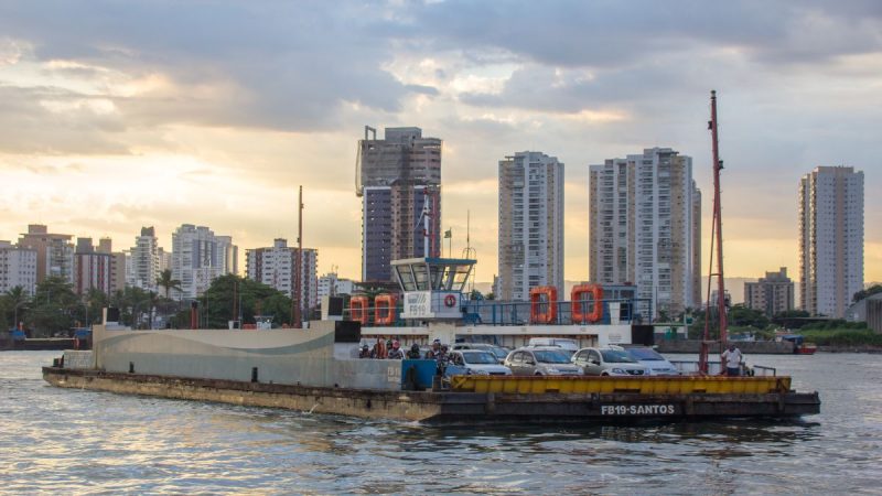 Vista panorâmica da cidade de Santos, destacada como líder em qualidade de vida e progresso social na Baixada Santista pelo ranking IPS Brasil.