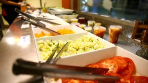 Plenário da Câmara de Piracicaba durante votação de reajuste salarial e atualização do vale-alimentação dos servidores.