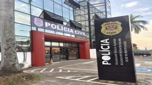 Fachada de clínica de estética no bairro Frezzarim em Americana sob investigação policial após morte de paciente.