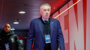 Carlo Ancelotti técnico da seleção brasileira analisando pré-lista de convocação para a Copa do Mundo FIFA.