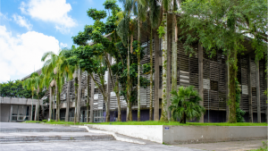 Fachada da Prefeitura de Cubatão destacando abertura de inscrições para processo seletivo de estágio nível superior.