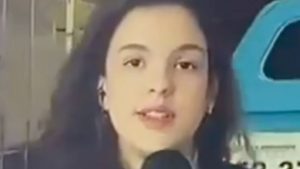 Repórter Julia Cabrero do SBT sendo atingida por van da Polícia Militar durante transmissão ao vivo no SBT News.