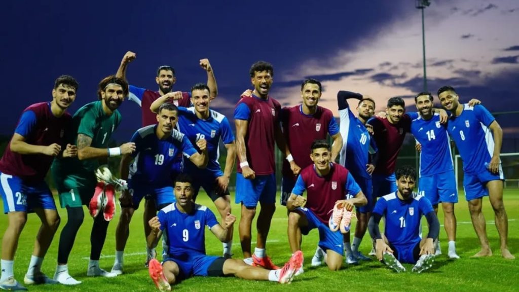 Jogadores da seleção do Irã em campo, representando a delegação que terá base em Tijuana para a Copa do Mundo de 2026 no México.