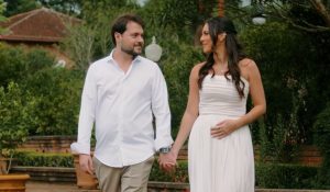 Bianca Biancardi e Bruno Hernandes Gallegos em cerimônia de casamento luxuosa com decoração sofisticada em São Paulo.