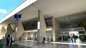 Fachada do Paço Municipal de Campinas, sede da prefeitura, representando o centro administrativo responsável pelo programa Concilia Campinas para regularização de débitos de IPTU.