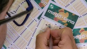 Logotipo da Mega-Sena 30 anos destacando prêmio especial de R$ 150 milhões para sorteio da Caixa.