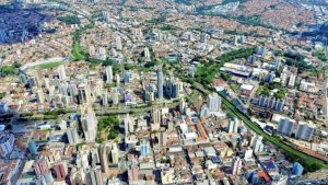Prestador de serviços de Campinas acessando sistema do Refis do ISSQN 2026 para regularização de débitos.