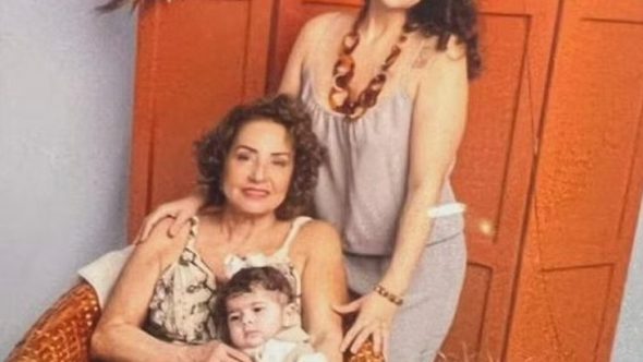 avó, mãe e neta