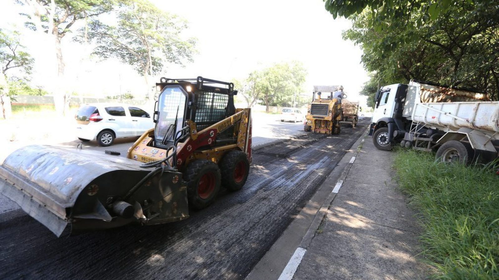 Avenida Lix da Cunha começa a ser recapeada