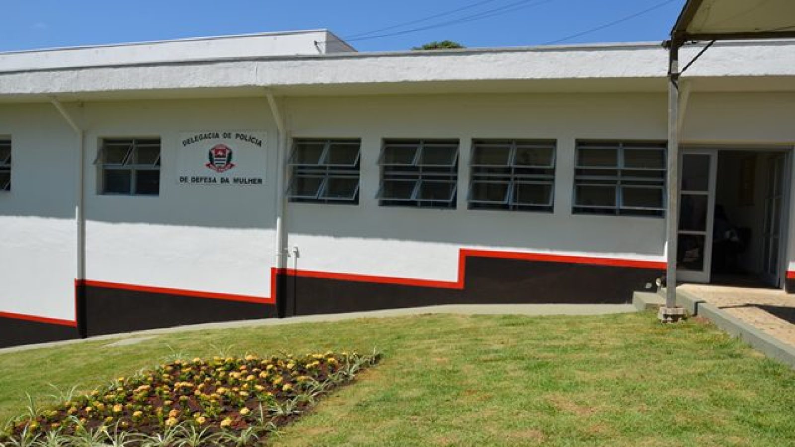 Mulher é baleada após discussão