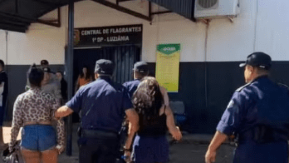 homem tenta fugir de motel sem pagar